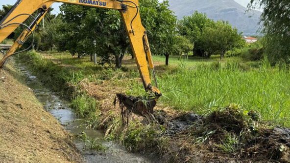 2024_06_26_Lavori di trinciatura ed espurgo canale La Bruca_Scalea